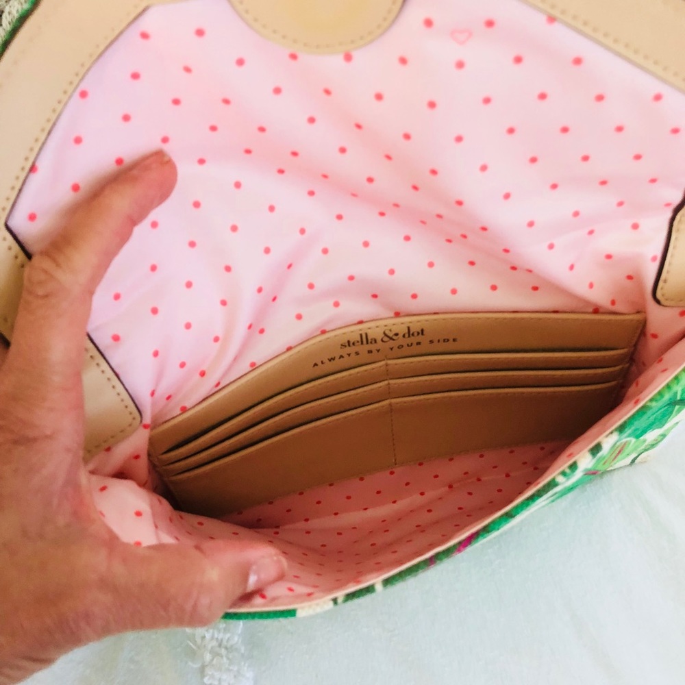 Palm print Clutch Stella Dot